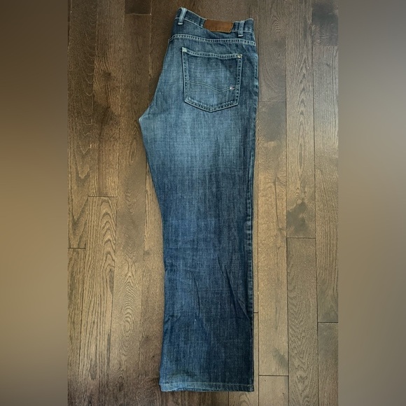 Tommy Hilfiger Men's Blue Denim Jeans, Size 36, Classic Straight Fit, Pre-Owned - Picture 3 of 9